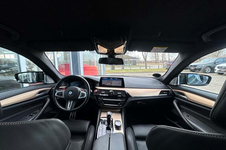 Sort BMW M5 fra 2020