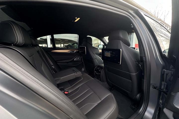 Sort BMW M5 fra 2020