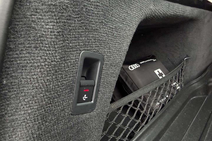 Hvid Audi A6 fra 2022