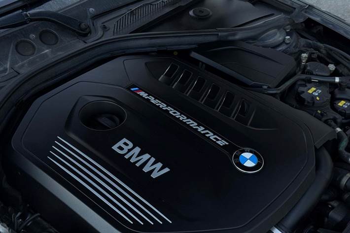 Grå BMW M140i fra 2017