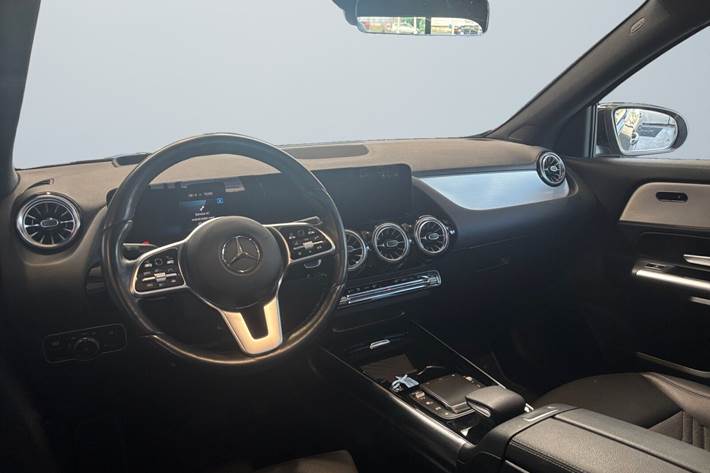 Grå Mercedes EQA250 fra 2023