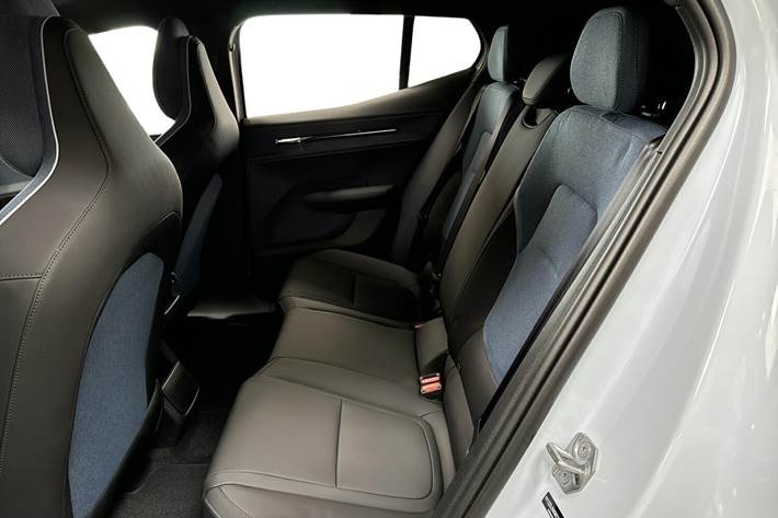 Blå Volvo EX30 fra 2025