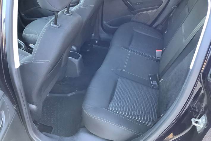 Blå Peugeot 208 fra 2015