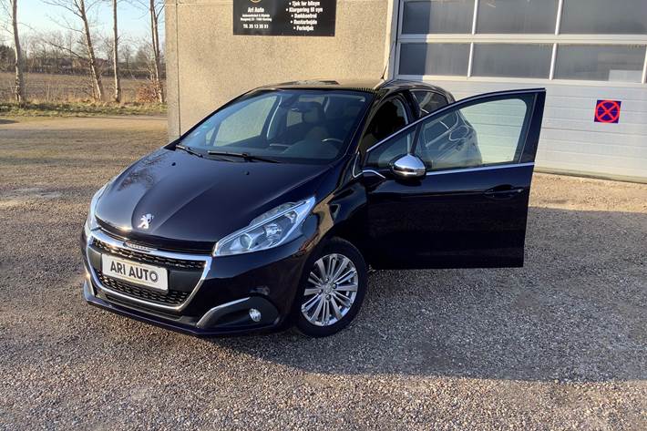 Blå Peugeot 208 fra 2015