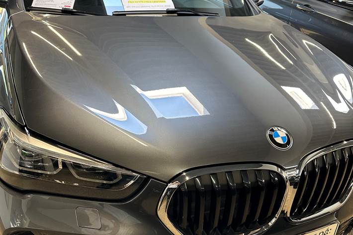 Grå BMW X1 fra 2020