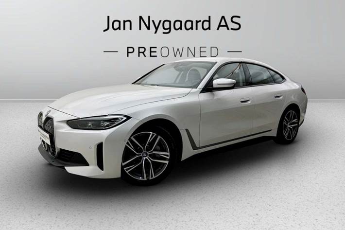 Hvid BMW i4 fra 2024