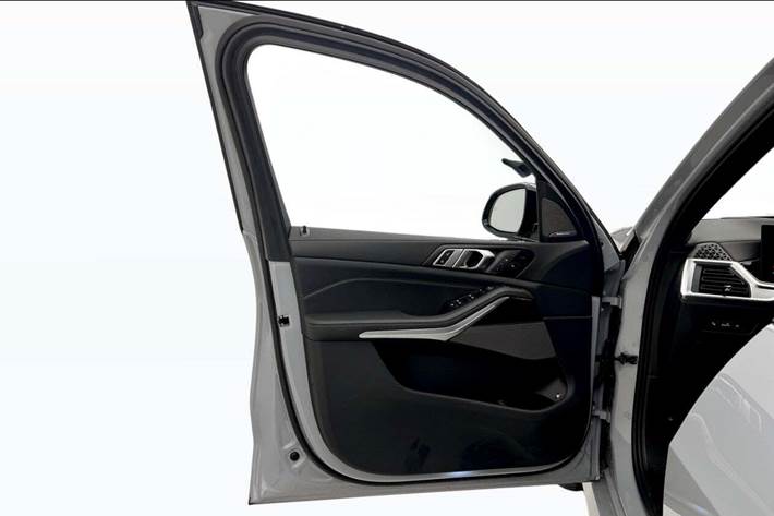 Grå BMW X5 fra 2025