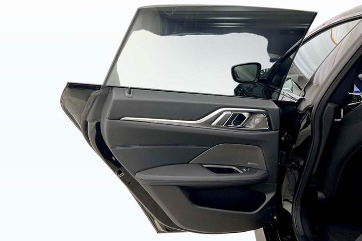 Sort BMW i4 fra 2026