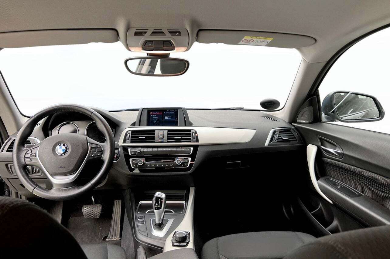 Sort BMW 218i fra 2018