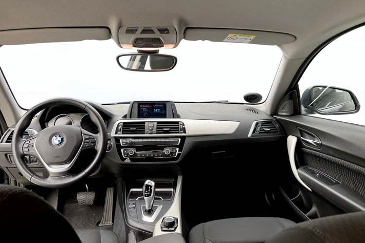 Sort BMW 218i fra 2018