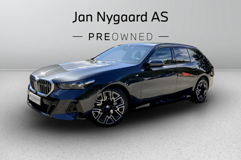 BMW i5 eDrive40 Touring Fully Charged