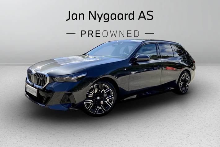 Grå BMW i5 fra 2026