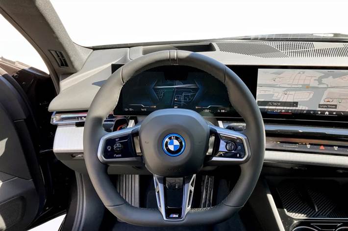 Grå BMW i5 fra 2026