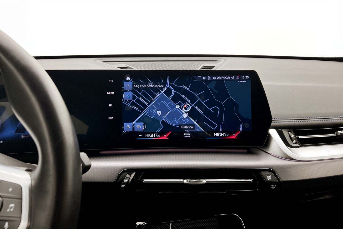 Blå BMW iX1 fra 2023