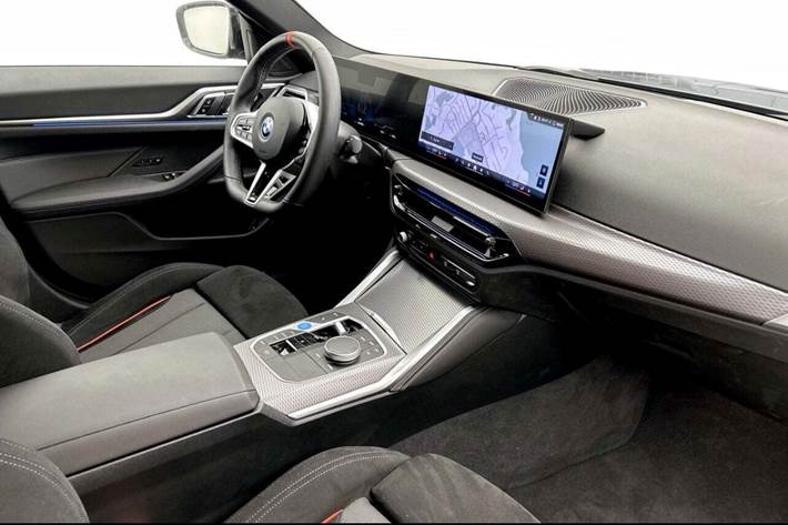 Grøn BMW i4 fra 2025