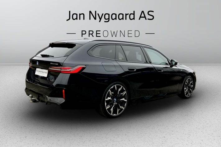 Sort BMW i5 fra 2025