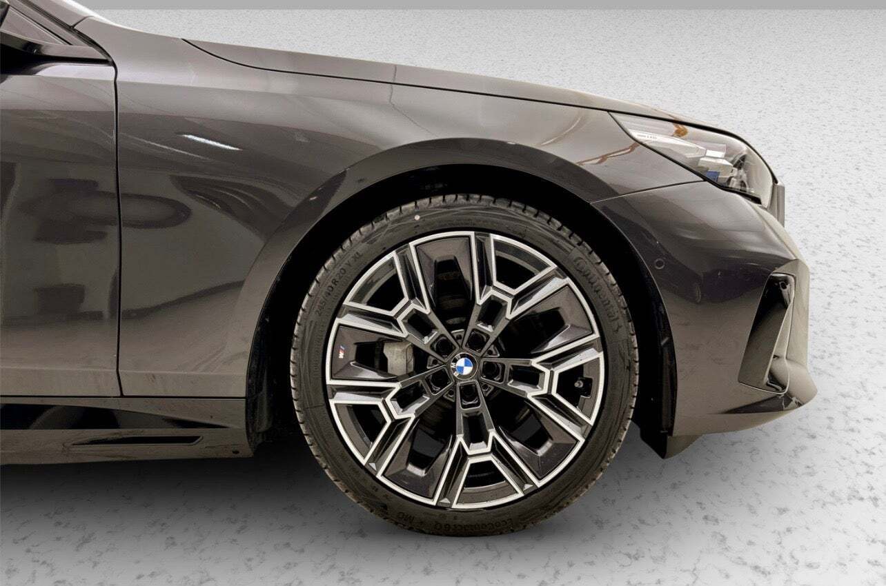 BMW i5 eDrive40 Touring Fully Charged