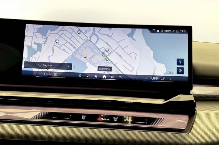 Grå BMW i5 fra 2025