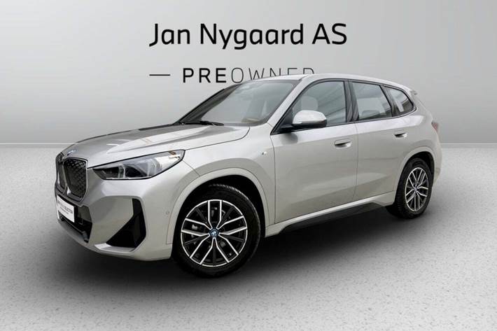 Sølv BMW iX1 fra 2025