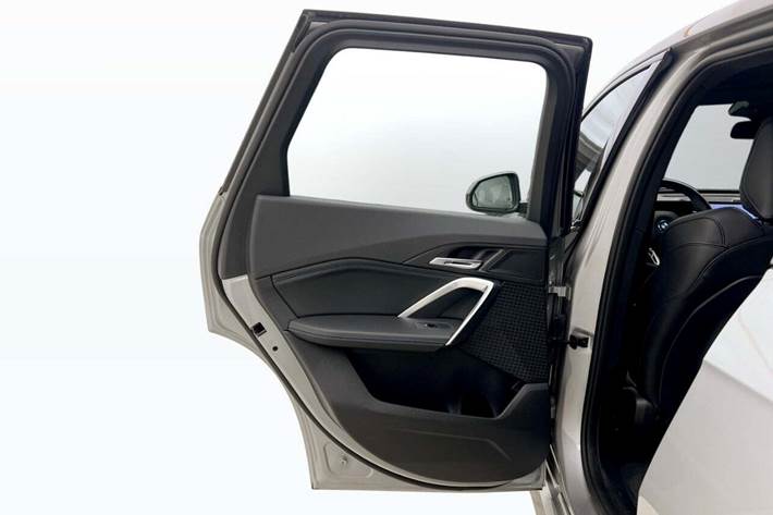 Sølv BMW iX1 fra 2025