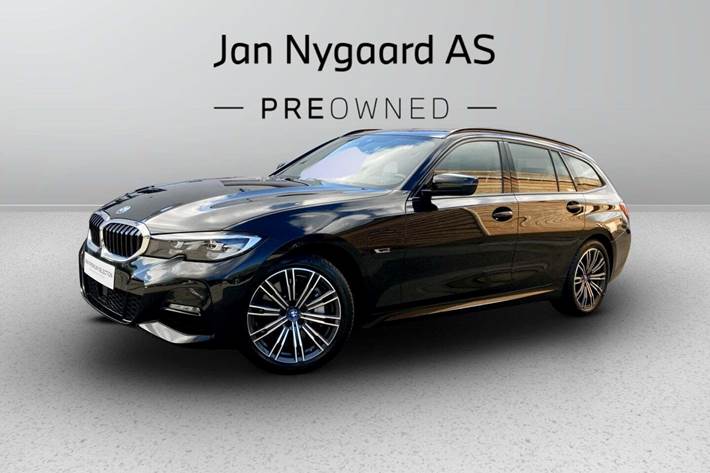 Sort BMW 330e fra 2022