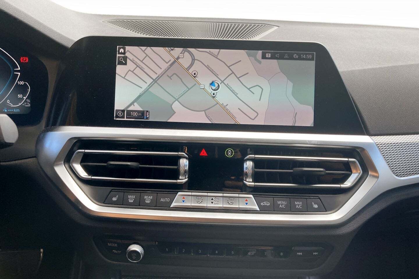 Sort BMW 330e fra 2022