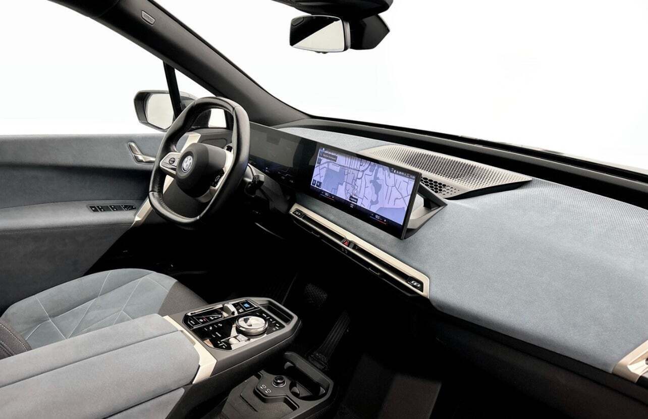 Grå BMW iX fra 2022