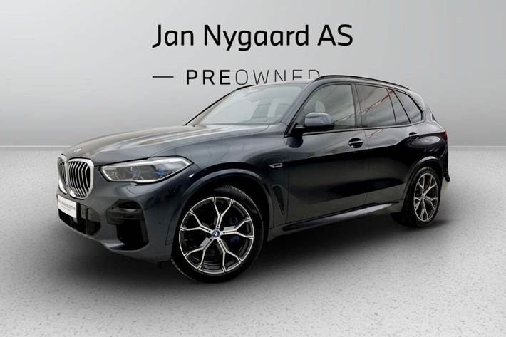 Grå BMW X5 fra 2022