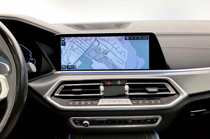 Grå BMW X5 fra 2022