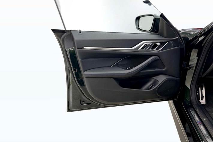 Grøn BMW i4 fra 2024