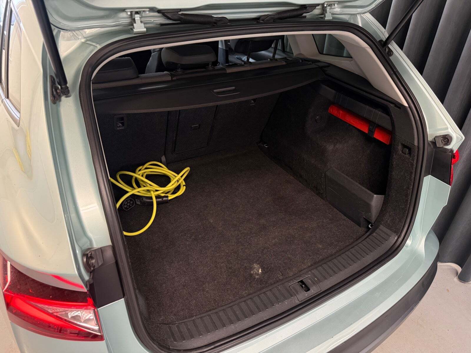 Turquoise Skoda Enyaq fra 2022