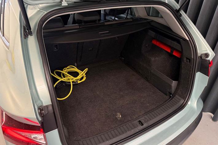 Turquoise Skoda Enyaq fra 2022