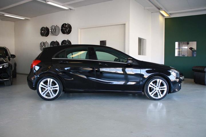 Sort Mercedes A180 fra 2013