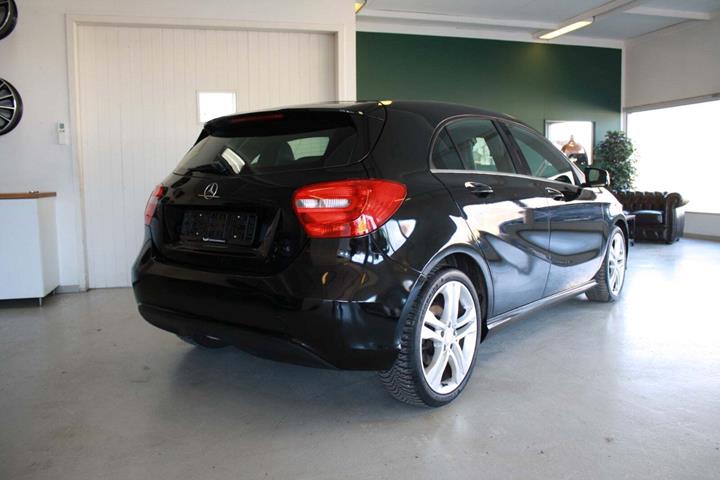 Sort Mercedes A180 fra 2013