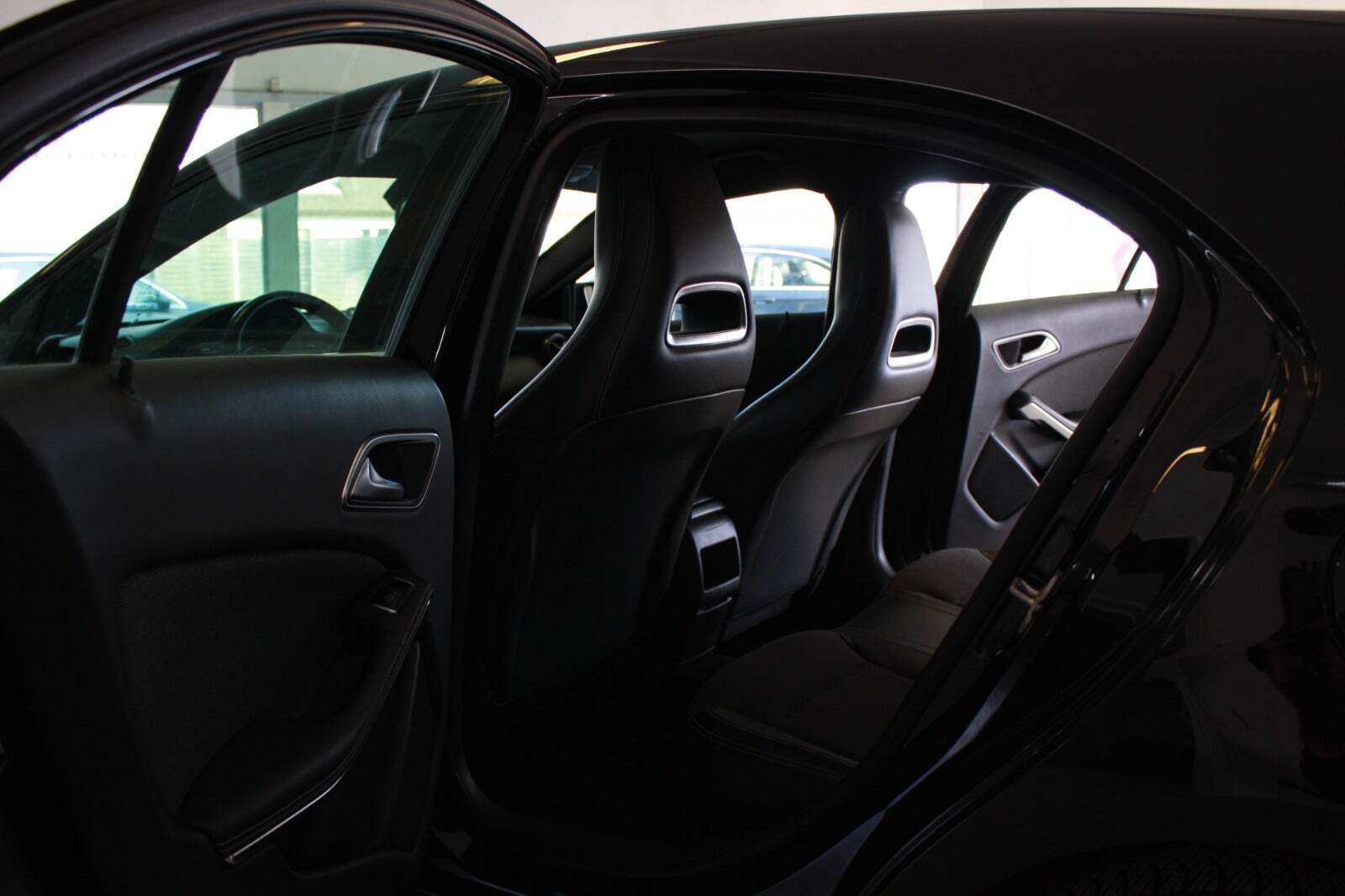 Sort Mercedes A180 fra 2013
