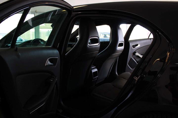 Sort Mercedes A180 fra 2013