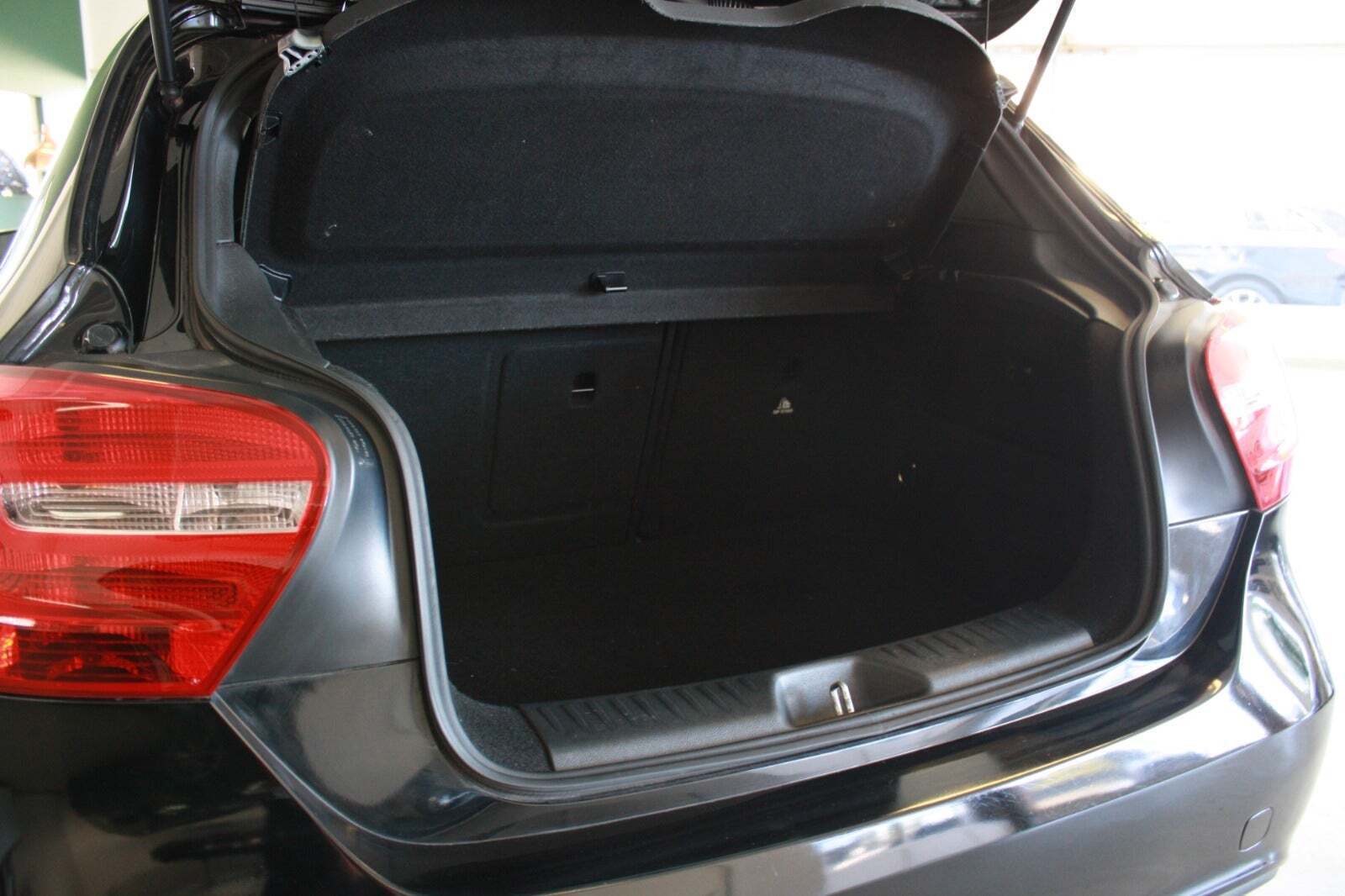 Sort Mercedes A180 fra 2013
