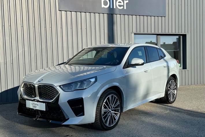 Grå BMW iX2 fra 2024