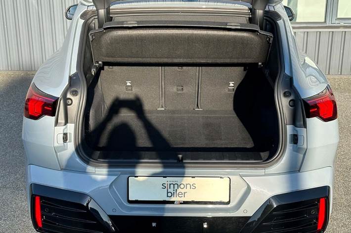 Grå BMW iX2 fra 2024