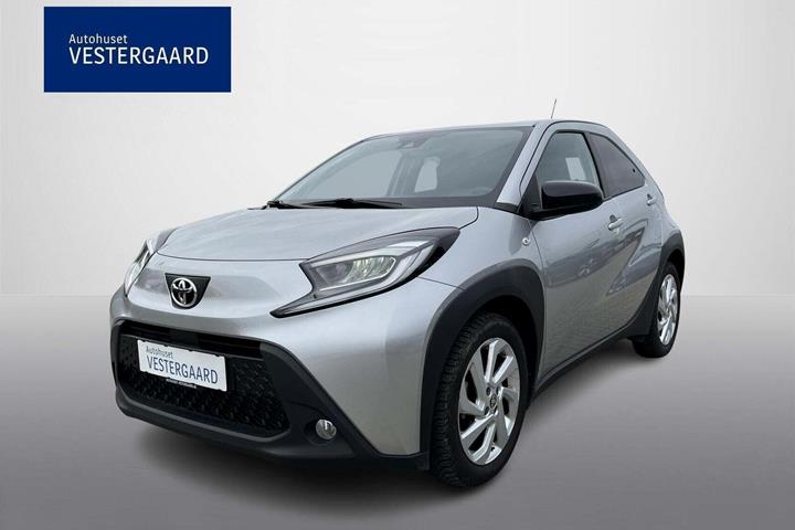 Sølv Toyota Aygo X fra 2022 set udefra
