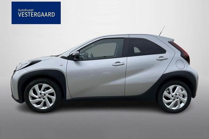 Sølv Toyota Aygo X fra 2022