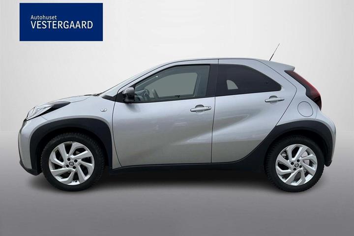 Sølv Toyota Aygo X fra 2022