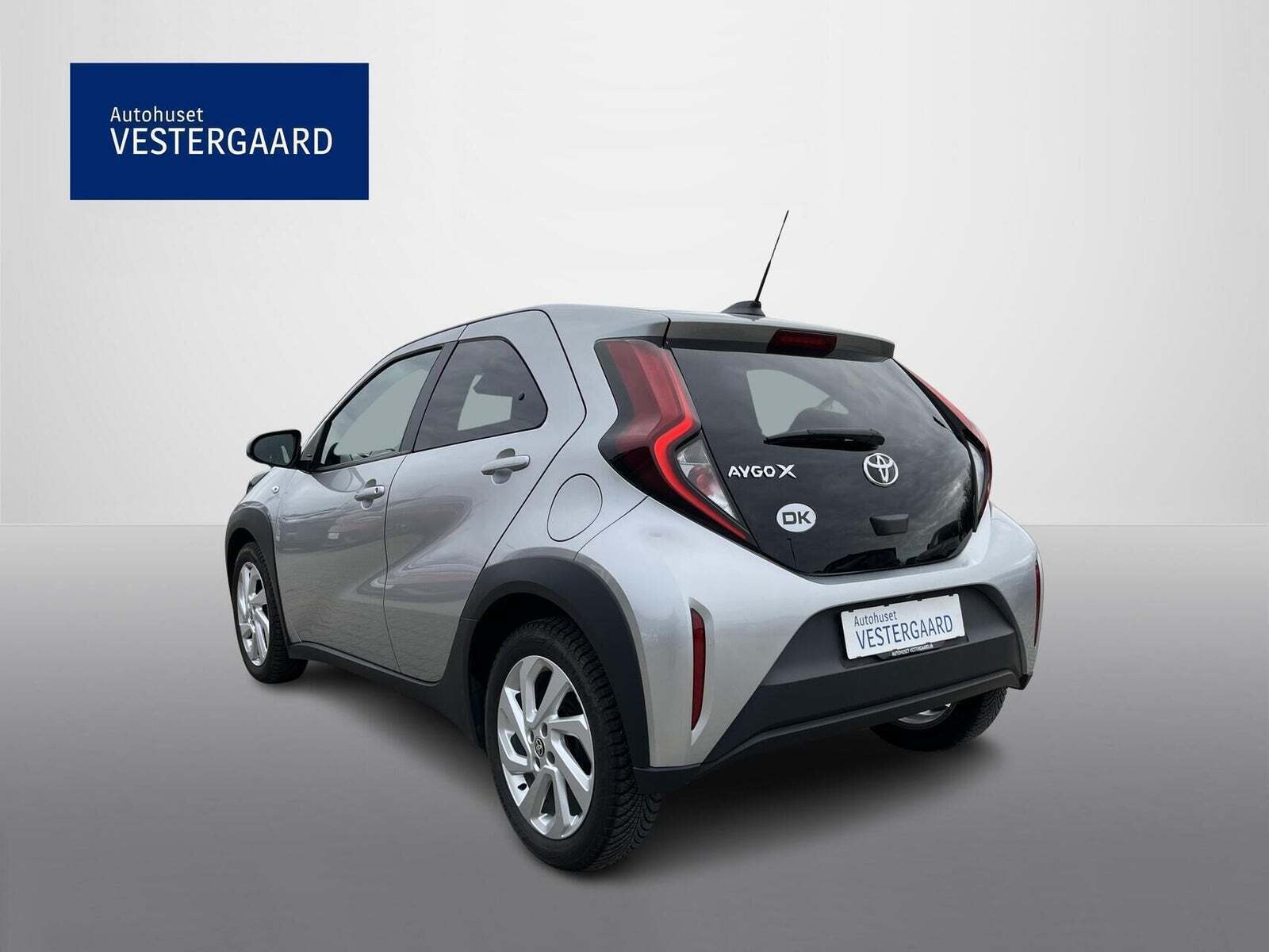 Sølv Toyota Aygo X fra 2022