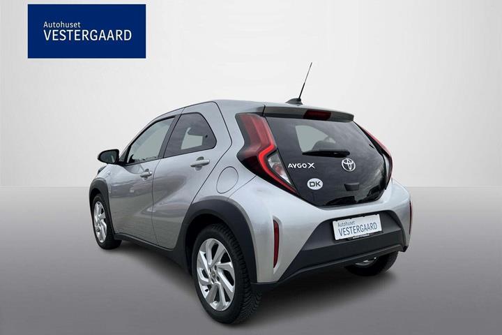 Sølv Toyota Aygo X fra 2022