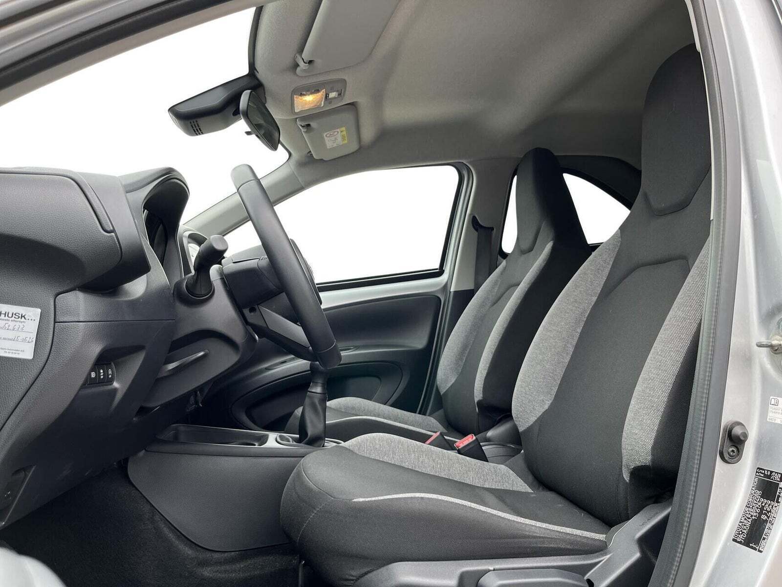 Sølv Toyota Aygo X fra 2022