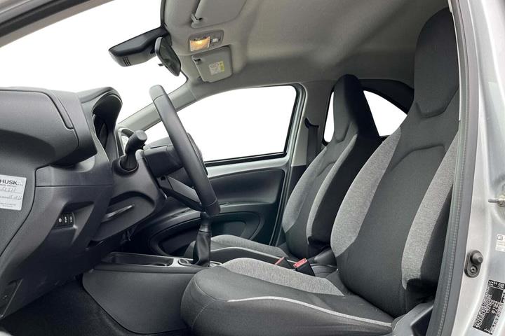 Sølv Toyota Aygo X fra 2022