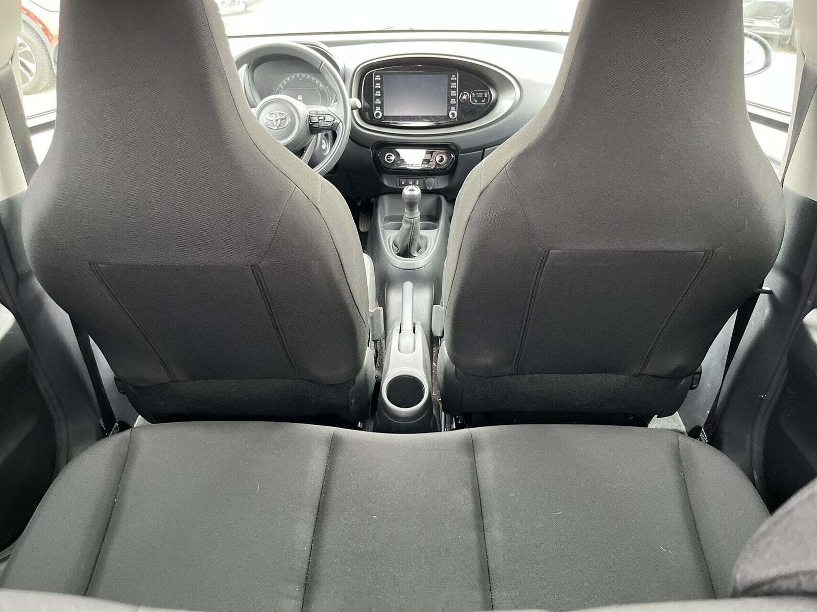 Sølv Toyota Aygo X fra 2022