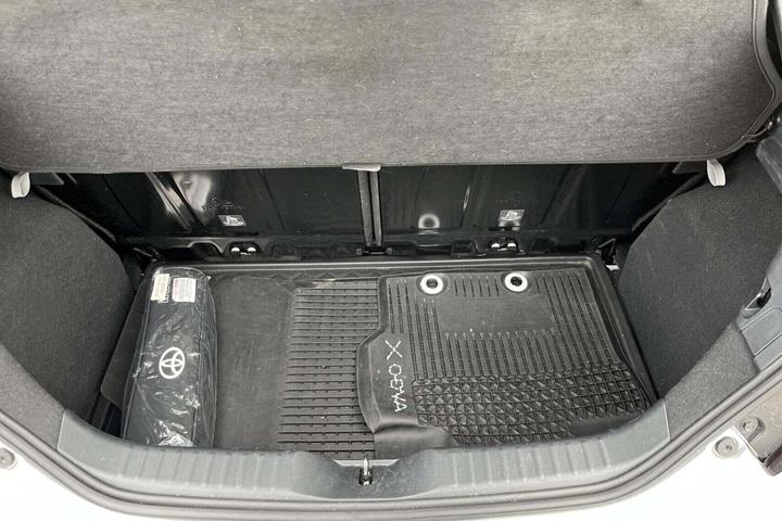 Sølv Toyota Aygo X fra 2022