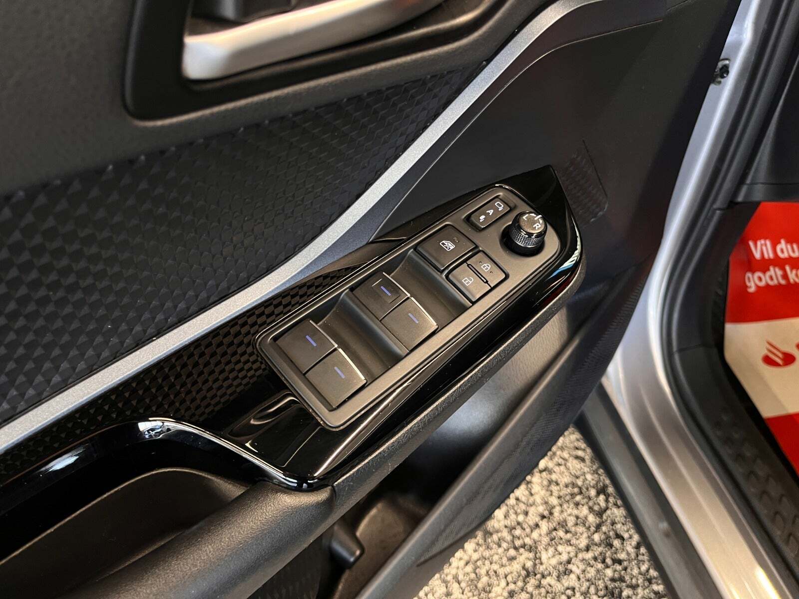 Grå Toyota C-HR fra 2020