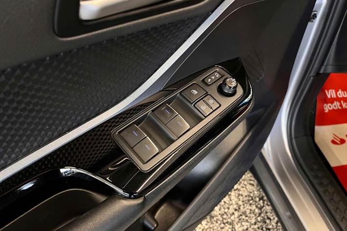 Grå Toyota C-HR fra 2020